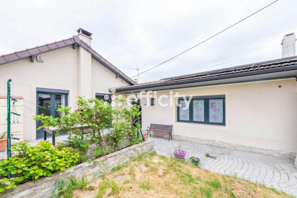 Maison
         4 pièces
        - 83 m² Exclusivité 315 000 € *