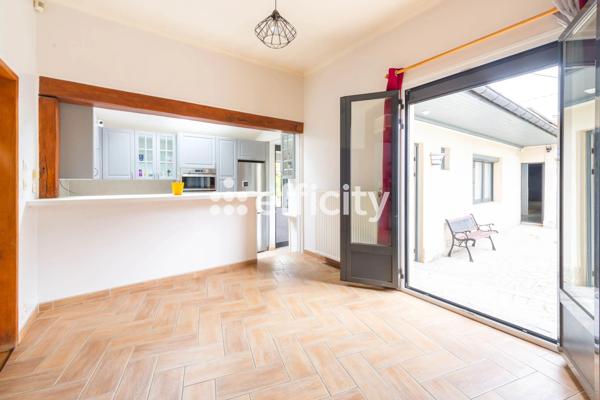Maison
         4 pièces
        - 83 m² Exclusivité 315 000 € *