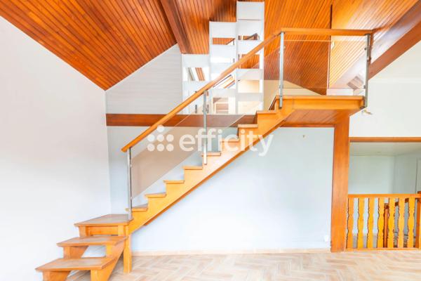 Maison
         4 pièces
        - 83 m² Exclusivité 315 000 € *