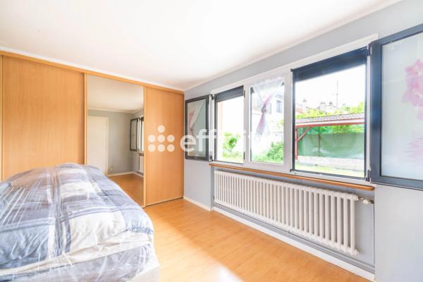 Maison
         4 pièces
        - 83 m² Exclusivité 315 000 € *