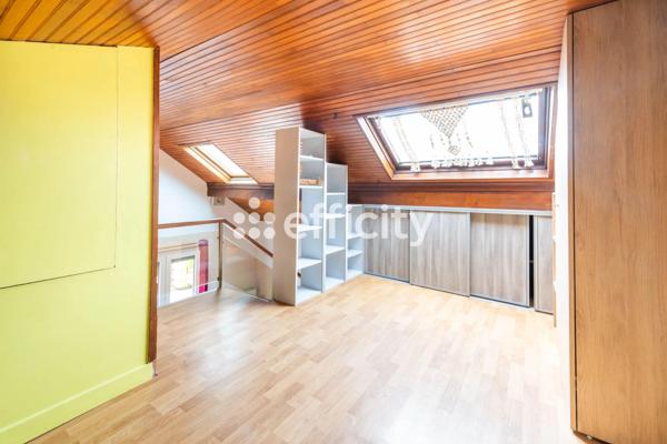 Maison
         4 pièces
        - 83 m² Exclusivité 315 000 € *