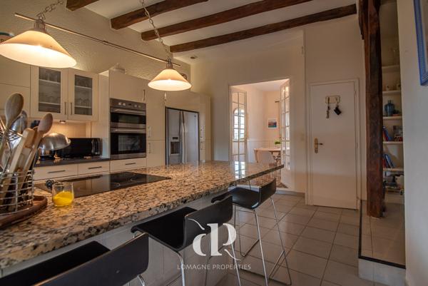 Dunes (82340) Spacieuse maison de village à quatre chambres avec jardin