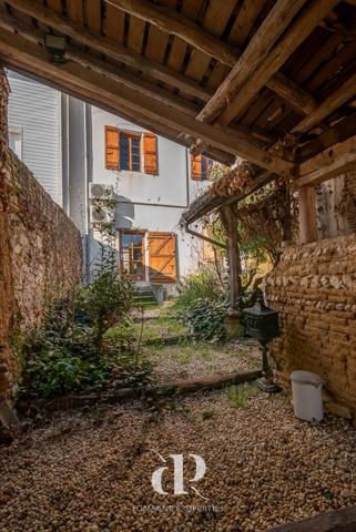 Dunes (82340) Spacieuse maison de village à quatre chambres avec jardin
