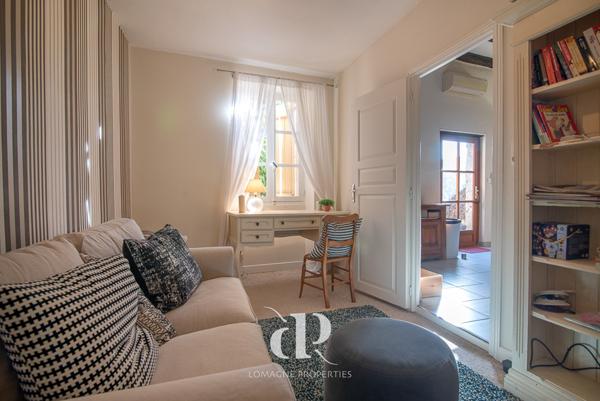 Dunes (82340) Spacieuse maison de village à quatre chambres avec jardin