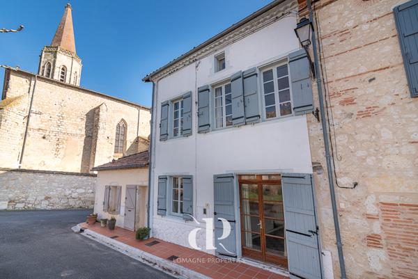Dunes (82340) Spacieuse maison de village à quatre chambres avec jardin