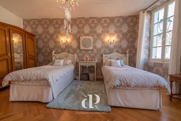 Dunes (82340) Spacieuse maison de village à quatre chambres avec jardin