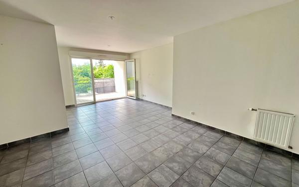Appartement à vendre    3 pièces • 65,79 m2 Pierre-Bénite