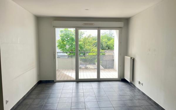 Appartement à vendre    3 pièces • 65,79 m2 Pierre-Bénite