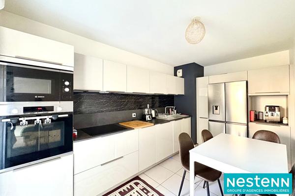 T3, TRAVERSANT, PROCHE MONTCHAT, GARAGE , 2 BALCONS