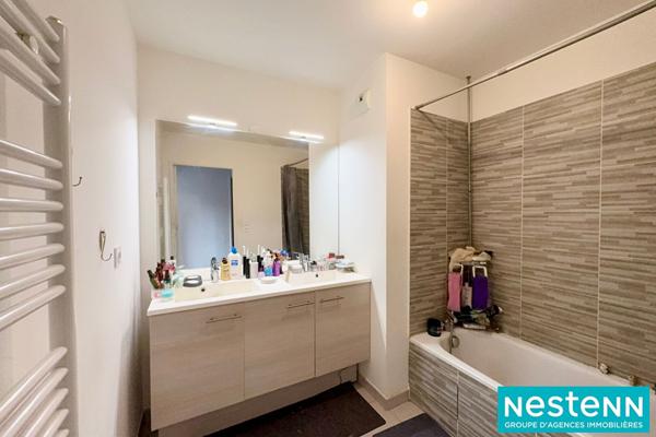 T3, TRAVERSANT, PROCHE MONTCHAT, GARAGE , 2 BALCONS