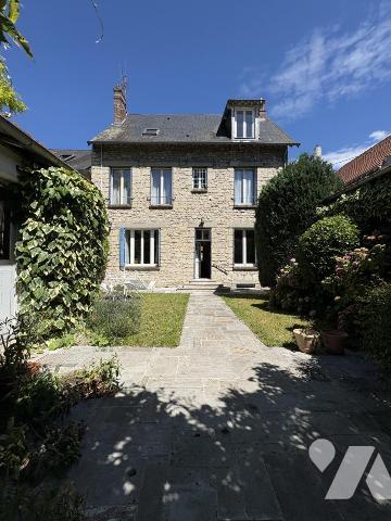 Maison familiale centre ville basse avec jardin (7 chambres)