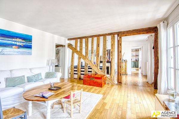 Versailles Notre-Dame Appartement 5 pièces de 115 m² au sol (98.5 m² carrez) situé au 4ème et dernier étage €885 000 ** - Référence 25780