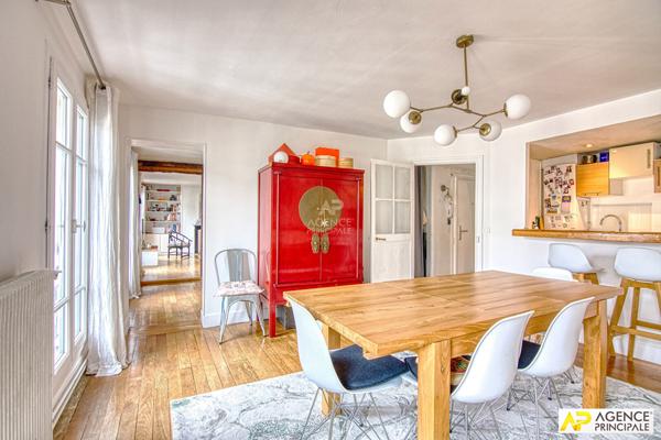 Versailles Notre-Dame Appartement 5 pièces de 115 m² au sol (98.5 m² carrez) situé au 4ème et dernier étage €885 000 ** - Référence 25780