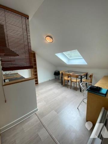 Secteur Cernay / Jean Jaurès : Petite copropriété, studio en parfait état