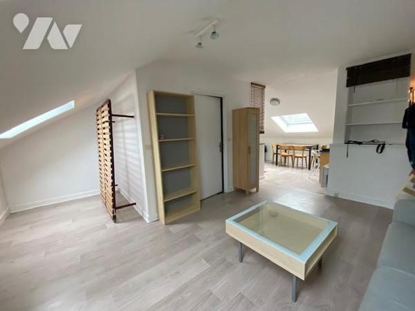 Secteur Cernay / Jean Jaurès : Petite copropriété, studio en parfait état