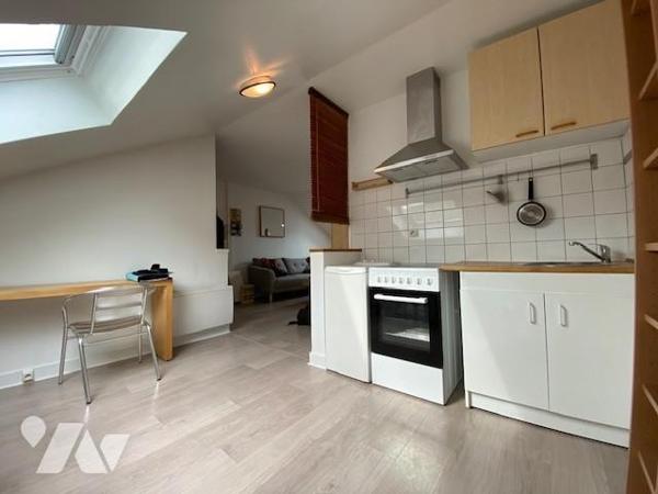 Secteur Cernay / Jean Jaurès : Petite copropriété, studio en parfait état