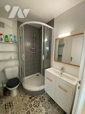 Secteur Cernay / Jean Jaurès : Petite copropriété, studio en parfait état
