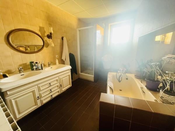 Maison à vendre |  Le Peyrat |  9 pièces | 221 m²