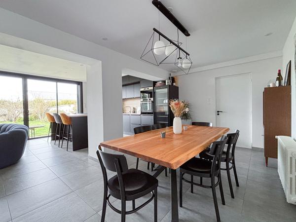 A vendre - Maison 120 m², 3 chambres et un bureau, entièrement refaite à neuf avec jardin, garage et dépendances "Sainte-Gemmes-sur-Loire/ Aux portes d'Angers"