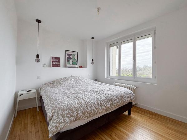 A vendre - Maison 120 m², 3 chambres et un bureau, entièrement refaite à neuf avec jardin, garage et dépendances "Sainte-Gemmes-sur-Loire/ Aux portes d'Angers"