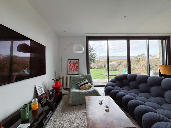 A vendre - Maison 120 m², 3 chambres et un bureau, entièrement refaite à neuf avec jardin, garage et dépendances "Sainte-Gemmes-sur-Loire/ Aux portes d'Angers"