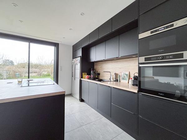 A vendre - Maison 120 m², 3 chambres et un bureau, entièrement refaite à neuf avec jardin, garage et dépendances "Sainte-Gemmes-sur-Loire/ Aux portes d'Angers"