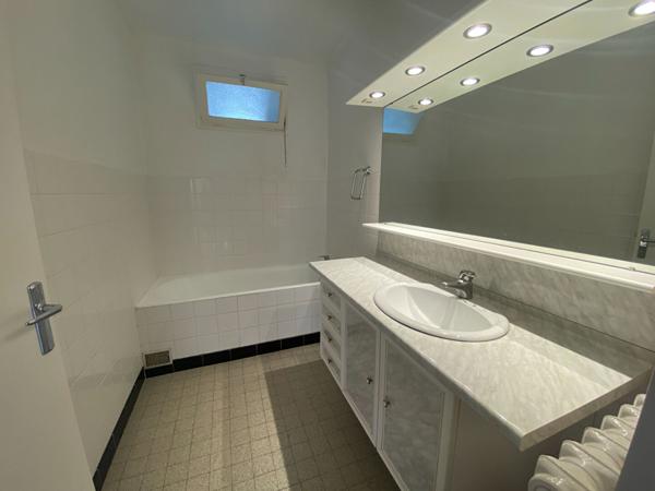 À vendre - Appartement T3/T4 de 98 m² ? Bourg-en-Bresse, face à la gare