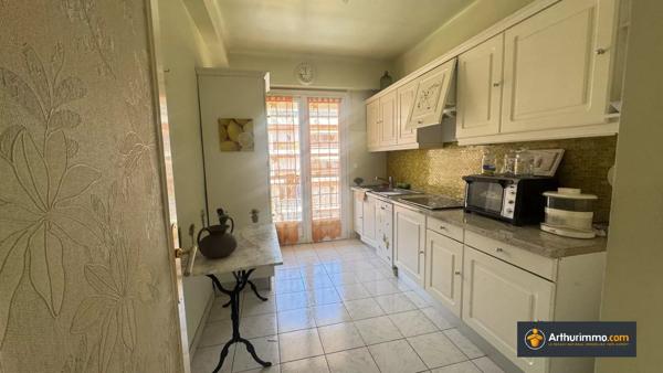 Vente                                                      Appartement
                        
                     2 pièces                      60 m2                     à Nice