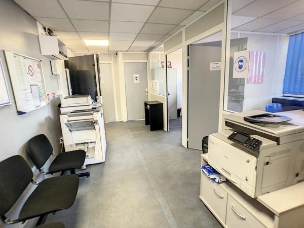 Vente                                                      Local commercial
                        
                                         110 m2                     à Mandelieu-la-Napoule