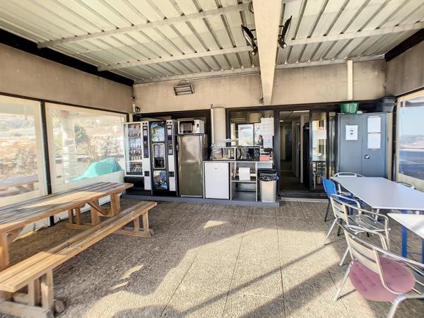 Vente                                                      Local commercial
                        
                                         110 m2                     à Mandelieu-la-Napoule