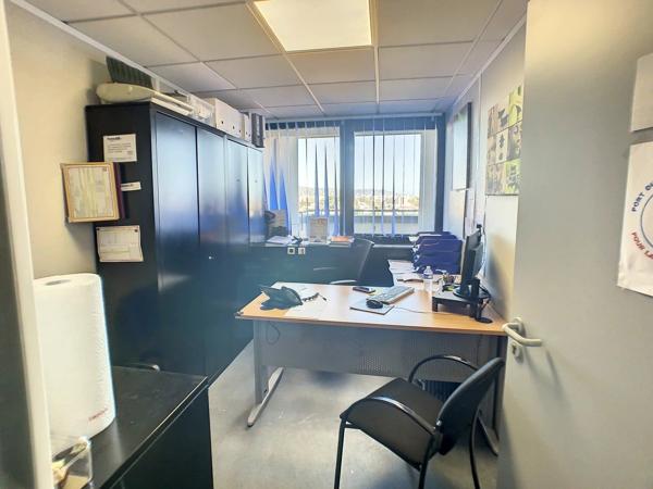 Vente                                                      Local commercial
                        
                                         110 m2                     à Mandelieu-la-Napoule