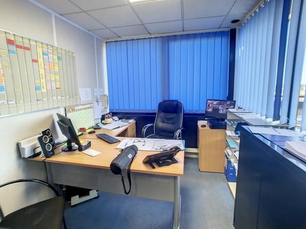 Vente                                                      Local commercial
                        
                                         110 m2                     à Mandelieu-la-Napoule