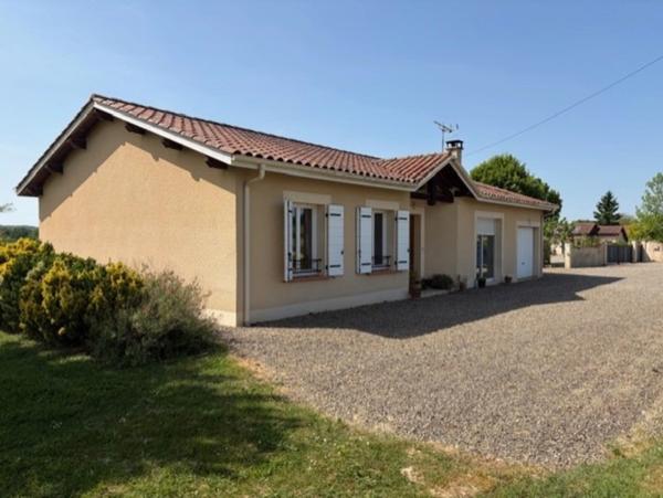 PLAISANCE(32): agréable MAISON de 2009, 3 chambres, gande piece de vie avec terrasse et VUE, calme, 2300m2 jardin clos plat.