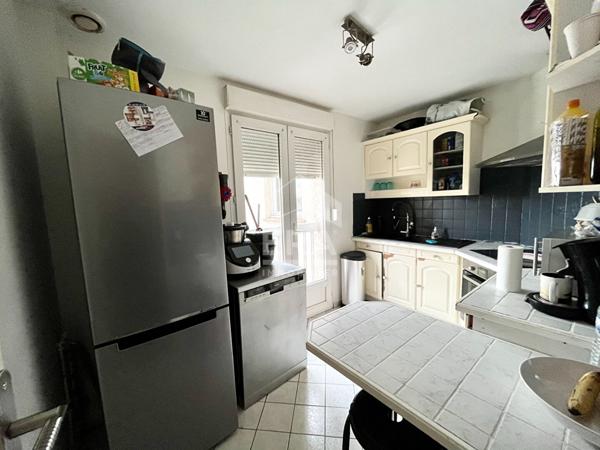 Appartement 2 chambres et mezzanine. Parking box.