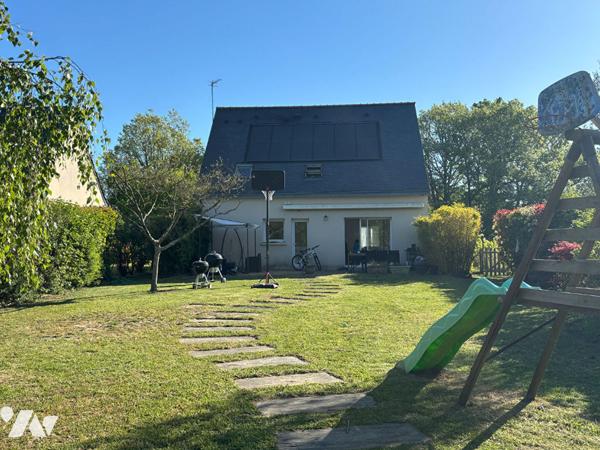 Maison familiale 4 chambres avec sous-sol total et terrain arboré - Proche Saumur