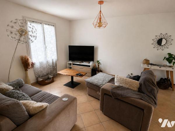 Maison familiale 4 chambres avec sous-sol total et terrain arboré - Proche Saumur