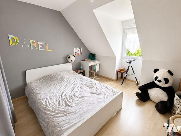 Maison familiale 4 chambres avec sous-sol total et terrain arboré - Proche Saumur