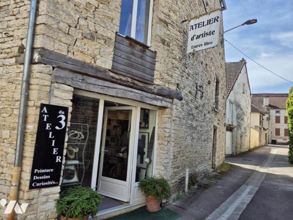 Immeuble avec galerie d'art et studio d'habitation