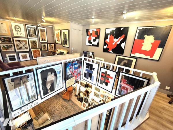 Immeuble avec galerie d'art et studio d'habitation