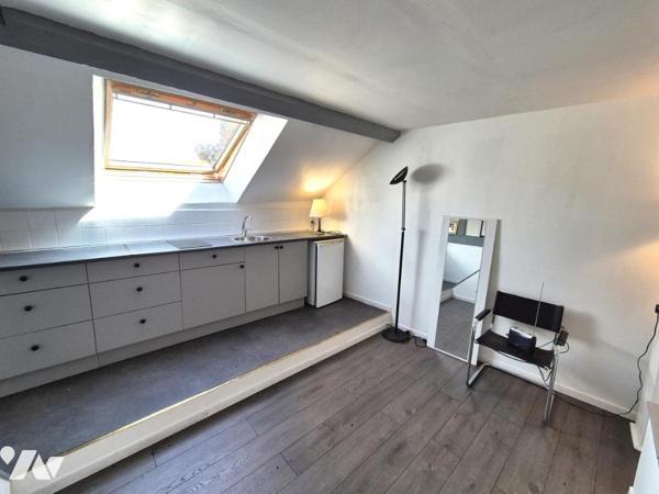 Immeuble avec galerie d'art et studio d'habitation