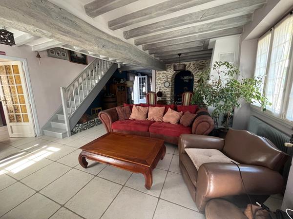 Maison Fontenay Saint Pere 6 pièce(s) 158 m2, sous-sol, jardin.