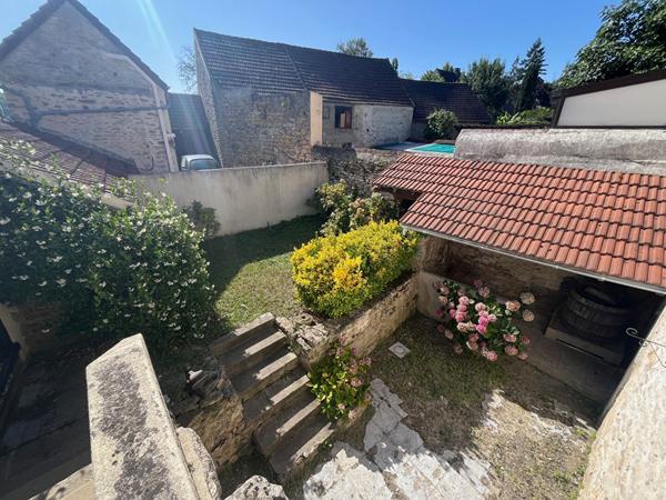 Maison Fontenay Saint Pere 6 pièce(s) 158 m2, sous-sol, jardin.
