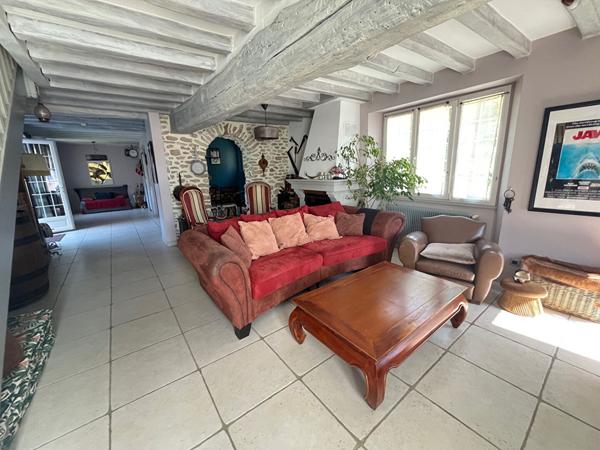 Maison Fontenay Saint Pere 6 pièce(s) 158 m2, sous-sol, jardin.