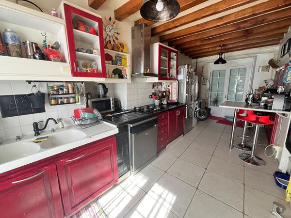 Maison Fontenay Saint Pere 6 pièce(s) 158 m2, sous-sol, jardin.