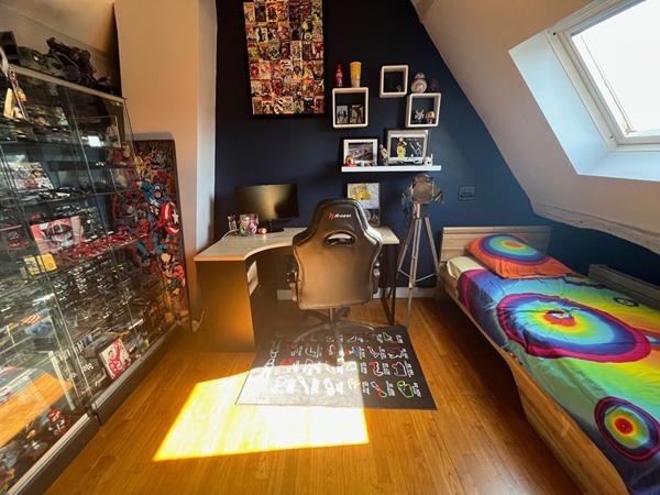 Maison Fontenay Saint Pere 6 pièce(s) 158 m2, sous-sol, jardin.