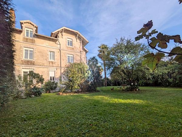 Superbe Maison de Maître de 1910  12 Pièces avec Beau Terrain Arboré