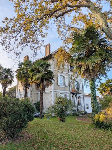 Superbe Maison de Maître de 1910  12 Pièces avec Beau Terrain Arboré