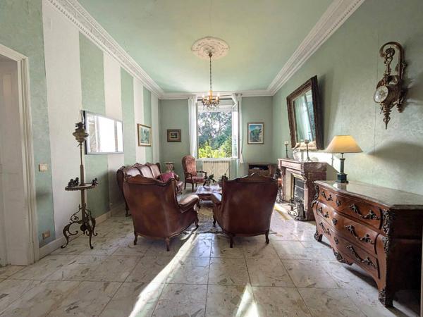 Superbe Maison de Maître de 1910  12 Pièces avec Beau Terrain Arboré