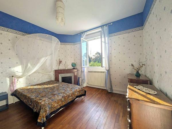 Superbe Maison de Maître de 1910  12 Pièces avec Beau Terrain Arboré