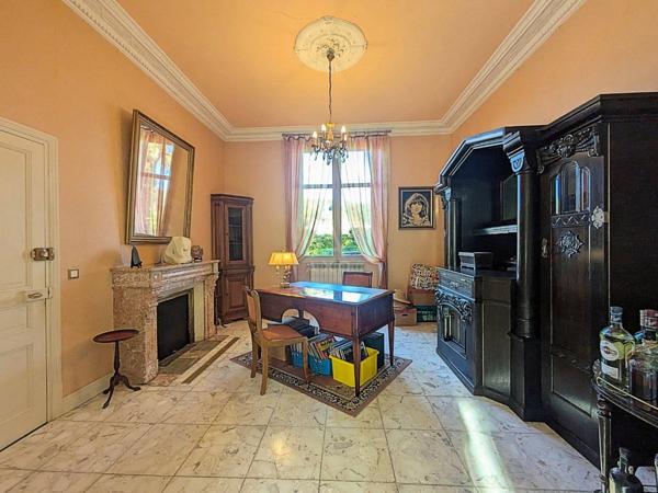 Superbe Maison de Maître de 1910  12 Pièces avec Beau Terrain Arboré